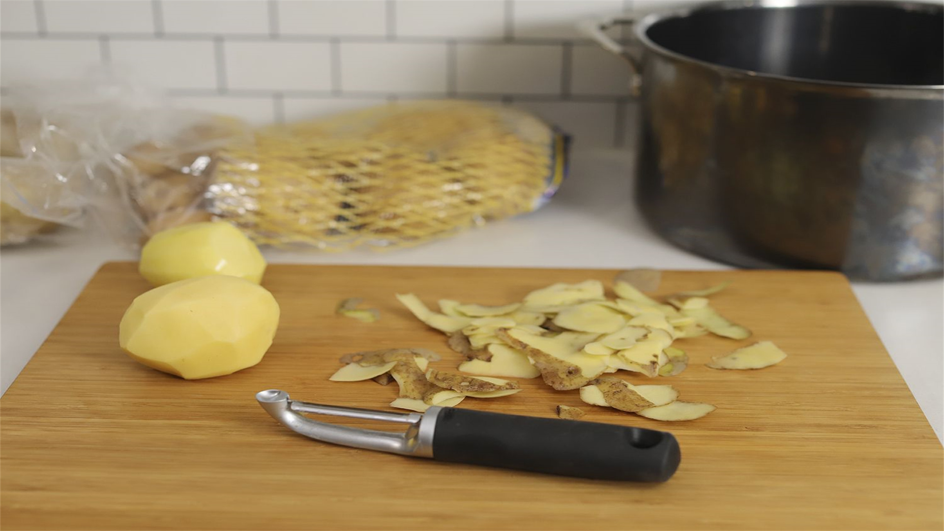 Can you name all the kitchen utensils?