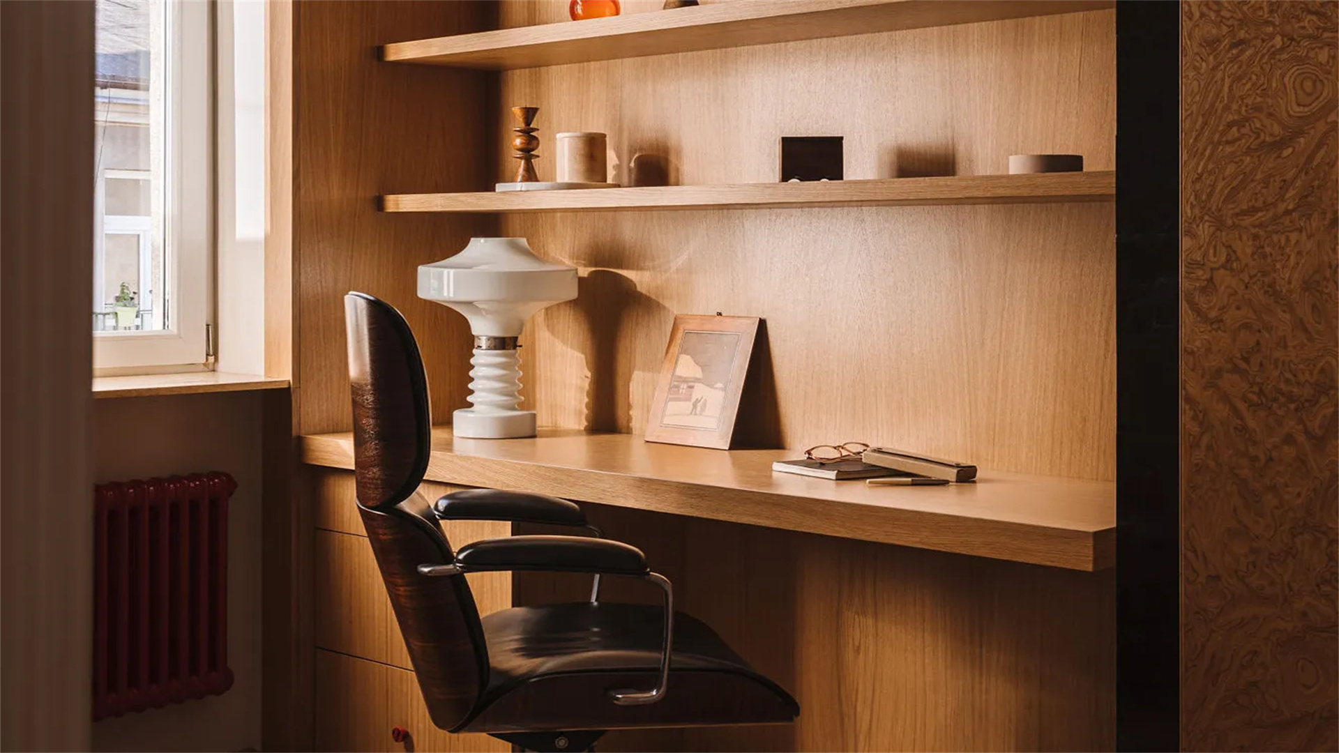 How to Create a Charming Home Workspace in 5 Simple Steps