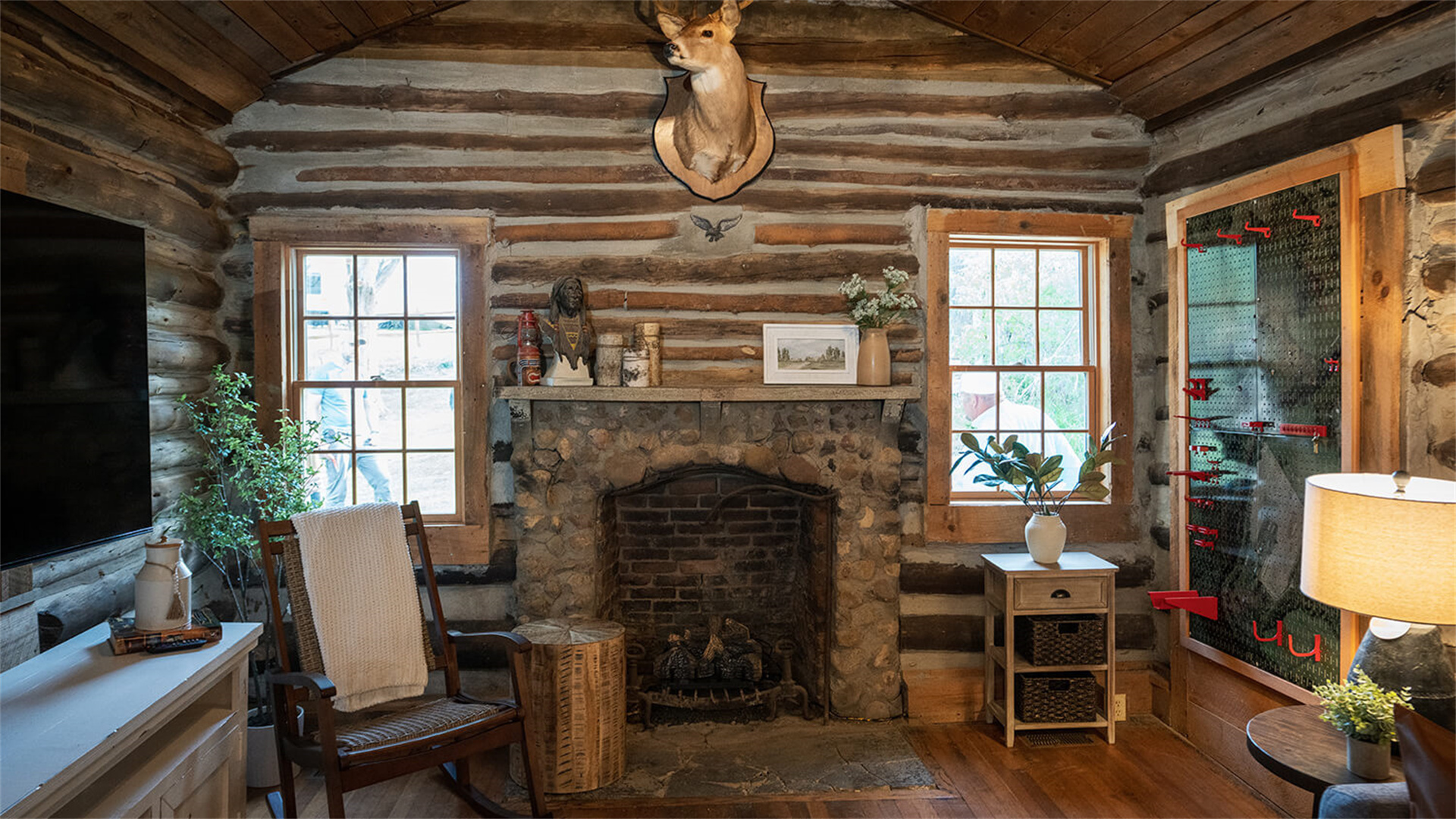 12 Modern Rustic Log Cabin Ideas for Stylish and Inviting Interiors
